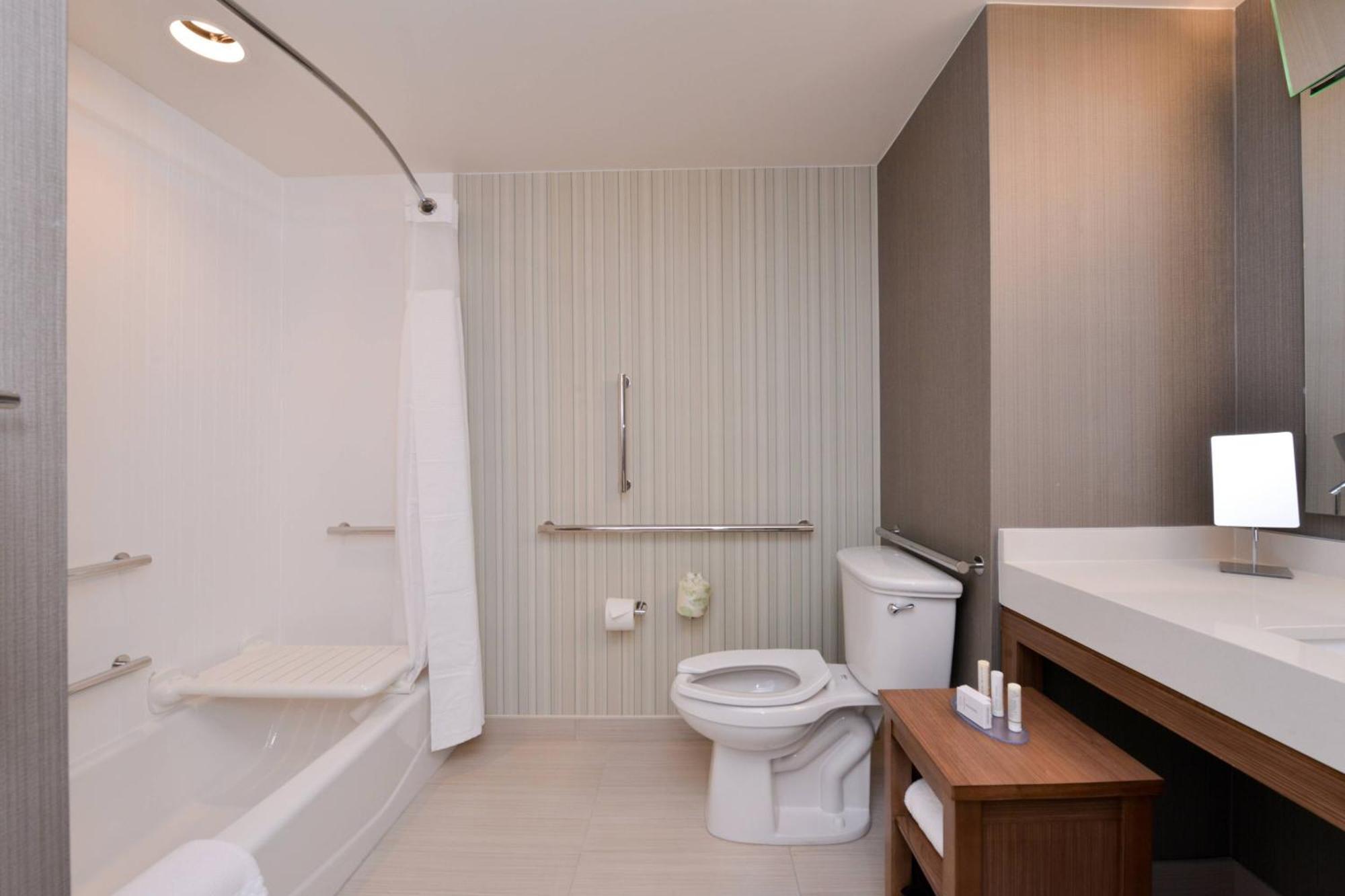 Courtyard By Marriott Toledo North Hotel Ngoại thất bức ảnh