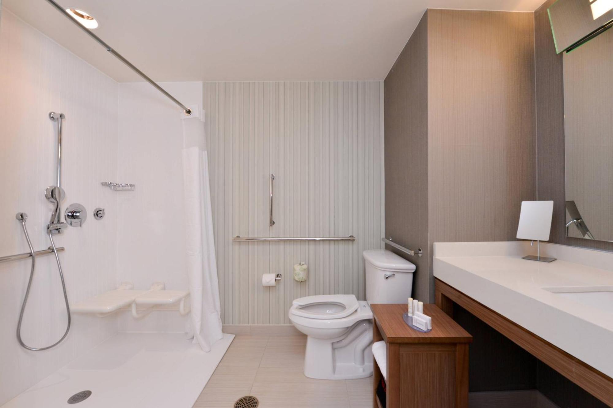 Courtyard By Marriott Toledo North Hotel Ngoại thất bức ảnh